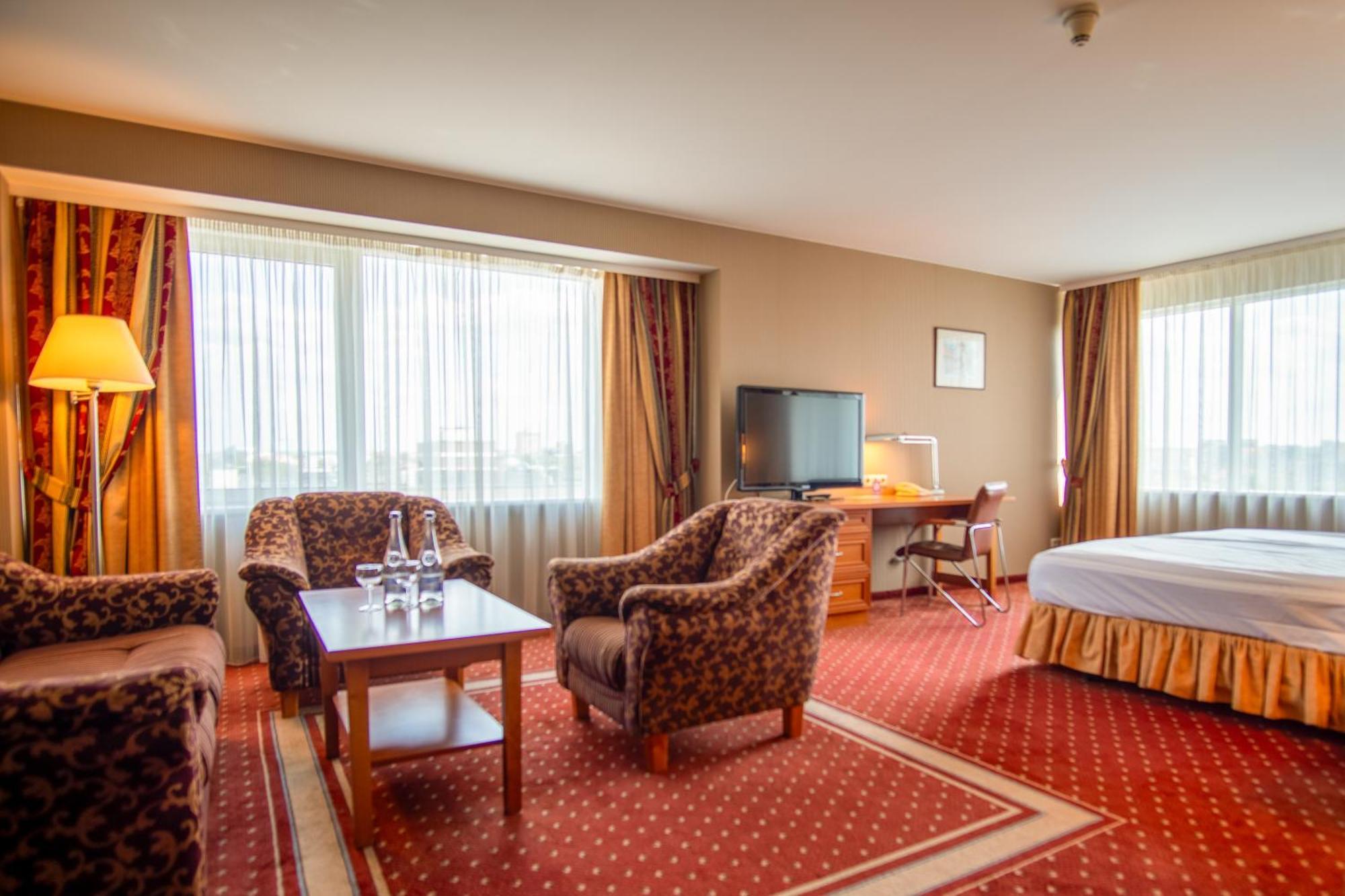 VILNIUS PARK PLAZA HOTEL, RESTAURANT & TERRACE, PANORAMA BAR, CONFERENCE &  BANQUET CENTER ВИЛЬНЮС 4* (Литва) - от 6185 RUB | NOCHI