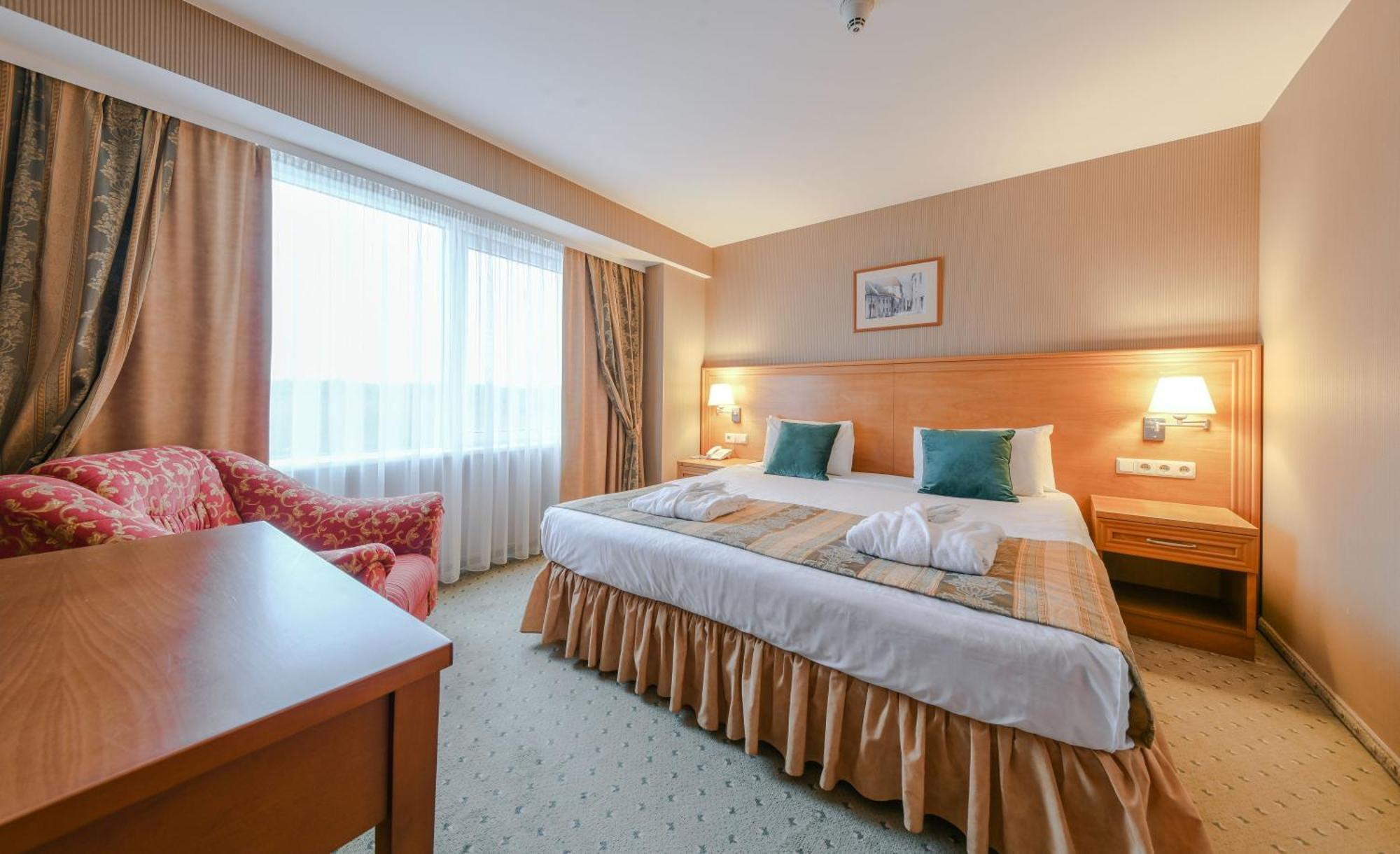 VILNIUS PARK PLAZA HOTEL, RESTAURANT & TERRACE, PANORAMA BAR, CONFERENCE &  BANQUET CENTER ВИЛЬНЮС 4* (Литва) - от 6185 RUB | NOCHI