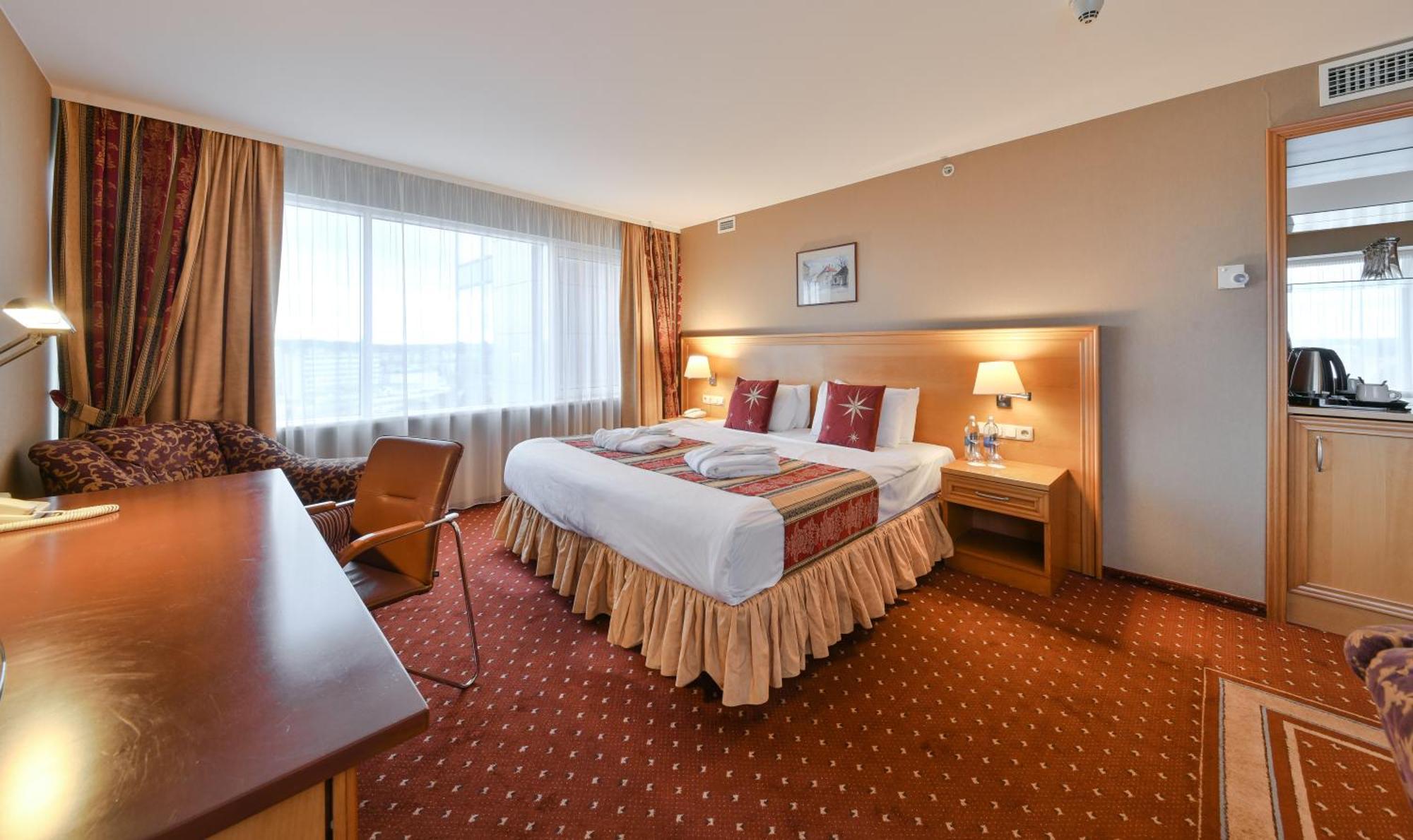 VILNIUS PARK PLAZA HOTEL, RESTAURANT & TERRACE, PANORAMA BAR, CONFERENCE &  BANQUET CENTER ВИЛЬНЮС 4* (Литва) - от 6185 RUB | NOCHI